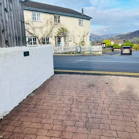Charming Brecon Beacons Cottage With Parking Gilwern Exterior photo