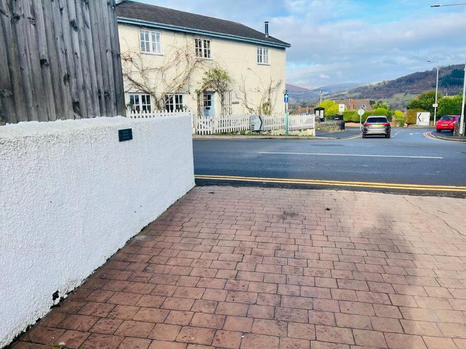 Charming Brecon Beacons With Parking *